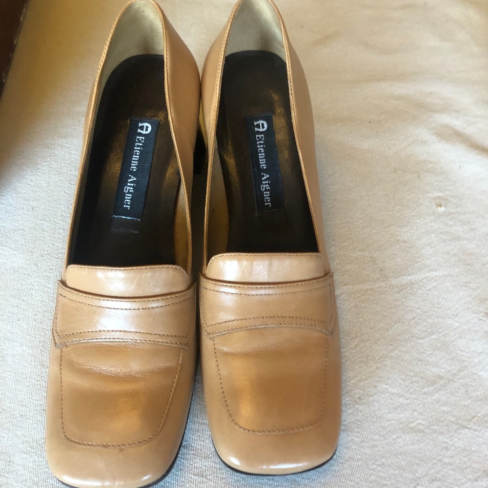 Etienne Aigner, 2 1/2" heels, Size 7 1/2M, Butterscotch